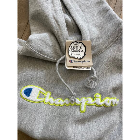 NWT Champion Women’s Reverse Weave Hoodie Grey Size Medium Embroidered Logo - Picture 4 of 5